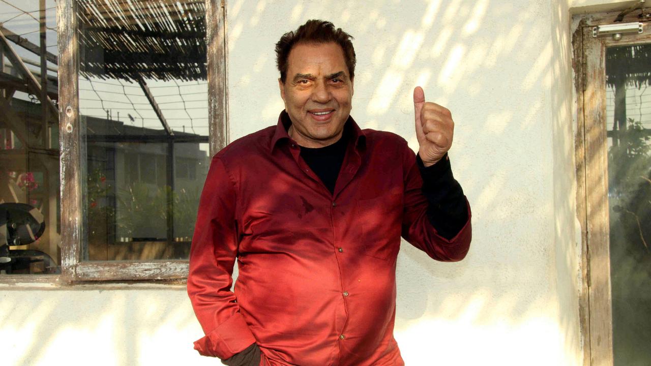 Veteran actor Dharmendra gets discharged from hospital