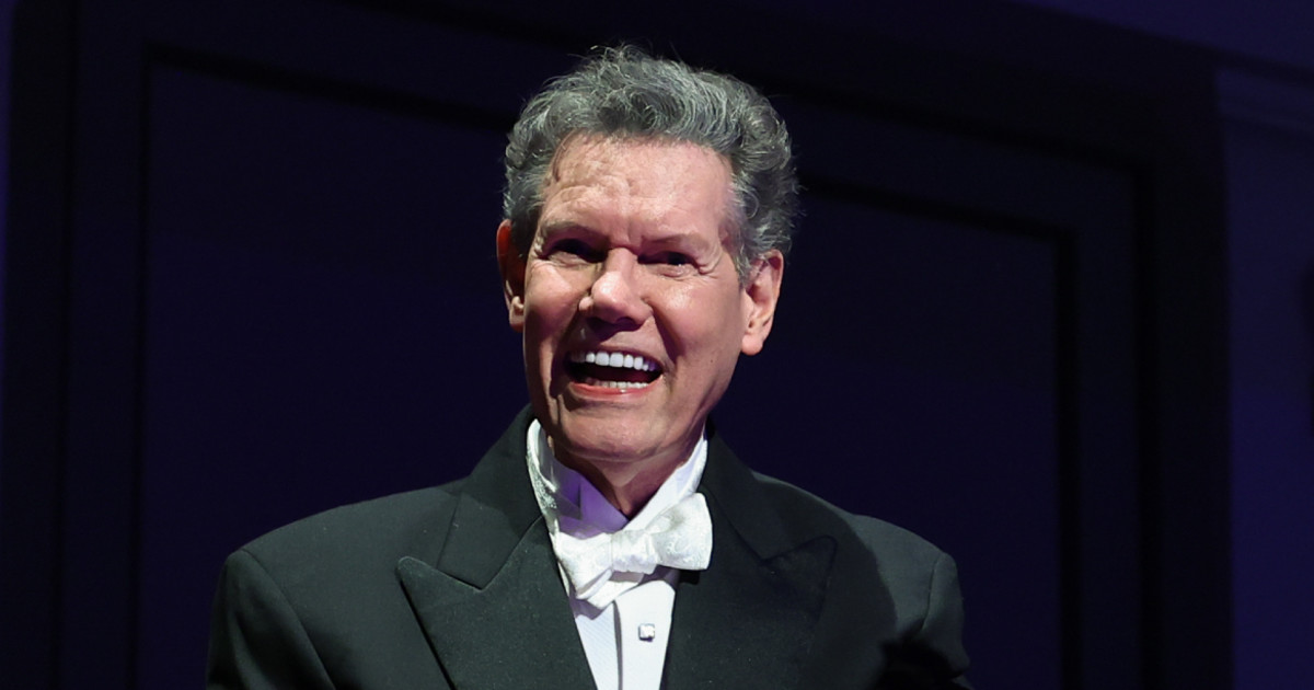Randy Travis Makes Surprises at Grand Ole Opry Veterans Day Show