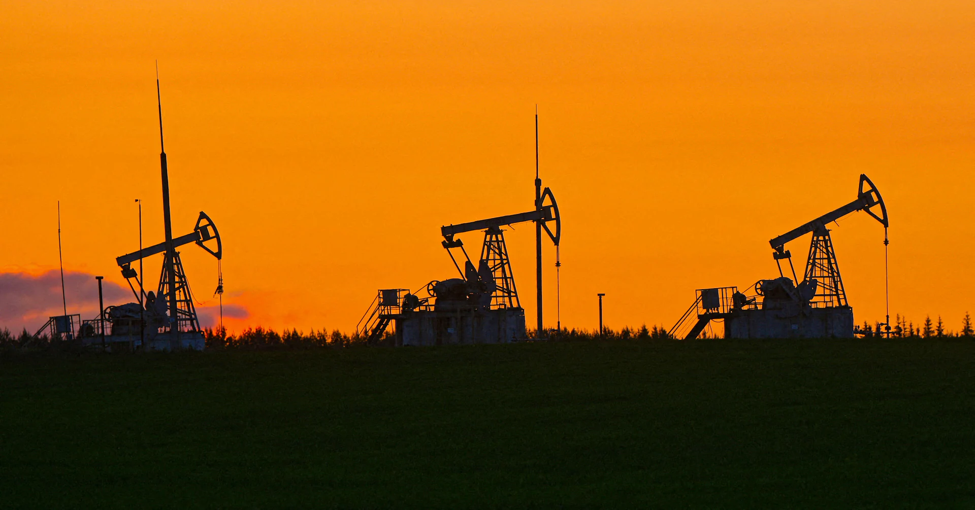 Oil prices little changed as markets eye US government reopening