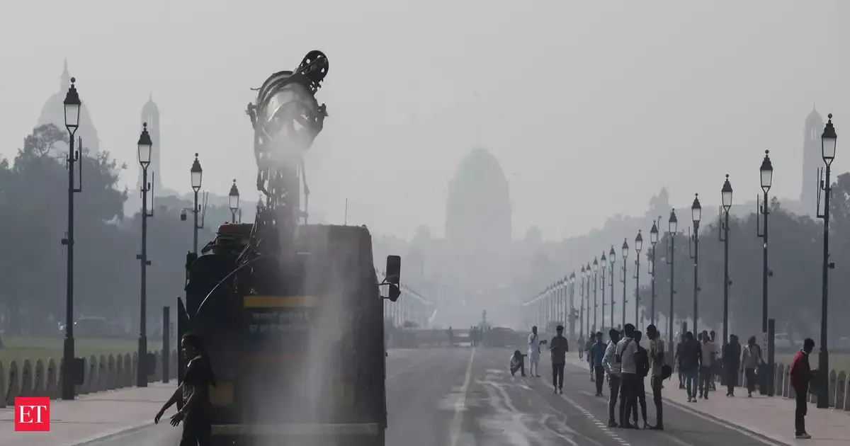 Delhi AQI: Air quality in national capital remains 'very poor'; breathing made difficult