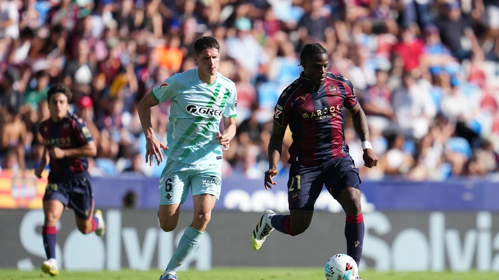 Arsenal hatches a plan to land La Liga man in January