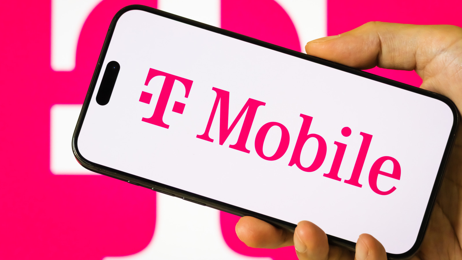 Do T-Mobile And Verizon Phones Run On The Same Towers? It's Complicated