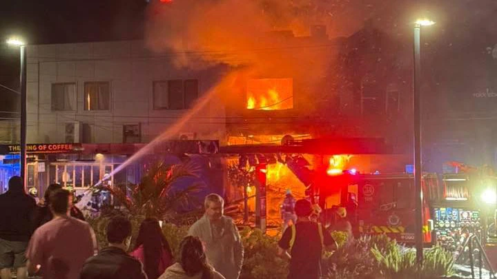 Firefighters help residents flee Mentone tobacco shop fire