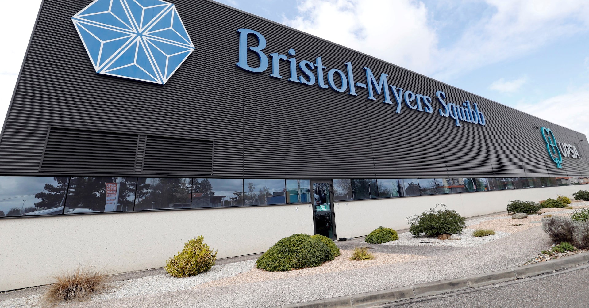 Bristol Myers beats quarterly revenue estimates on strong Opdivo sales - Reuters