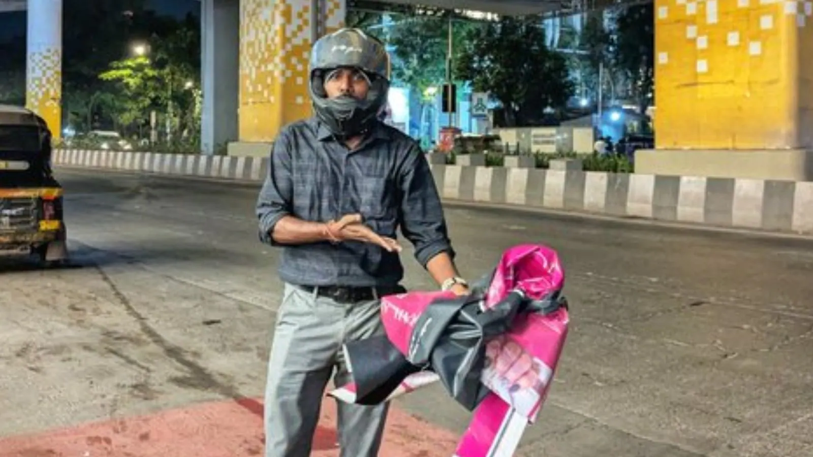 Mumbai Metro Authority Lauds ‘Citizen Hero’ For Removing Illegal Posters: ‘Chaa Gaye Guru’