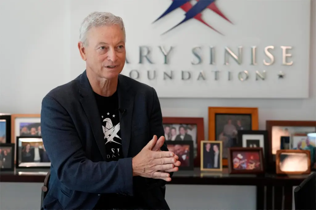 How Gary Sinise is helping the nonprofit CreatiVets