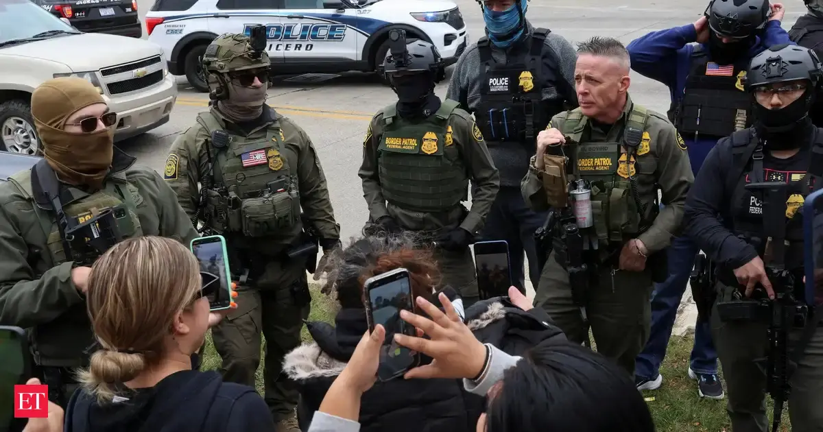 Shots fired in Chicago at immigration officers, Trump administration says