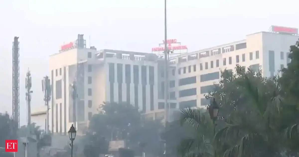 Delhi AQI today: Air quality slips into 'severe' category; several areas record AQI above 400