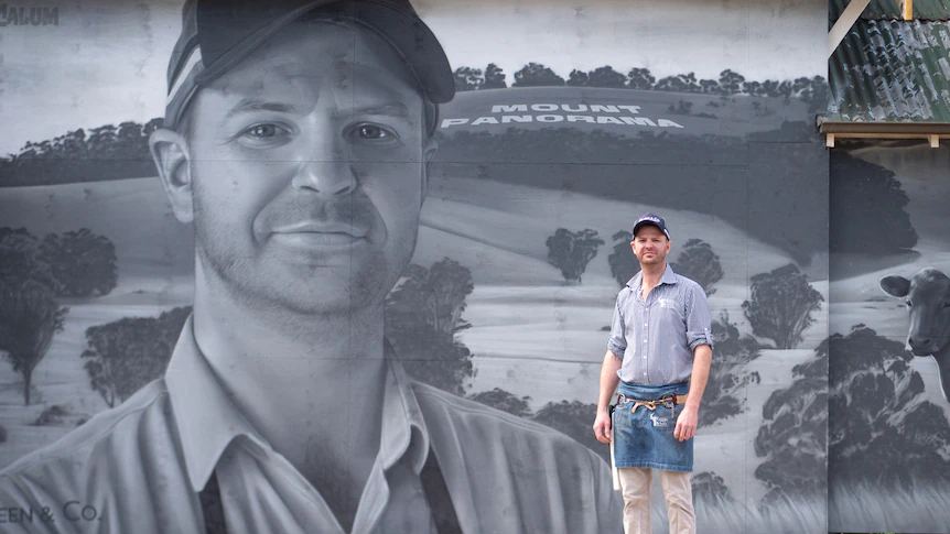 Tradie-turned-artist resurrects 'dead' city centre with murals