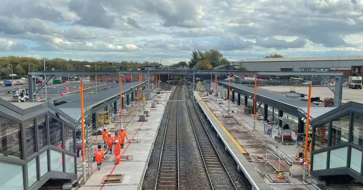 12 photos of Willenhall and Darlaston railway stations in October 2025