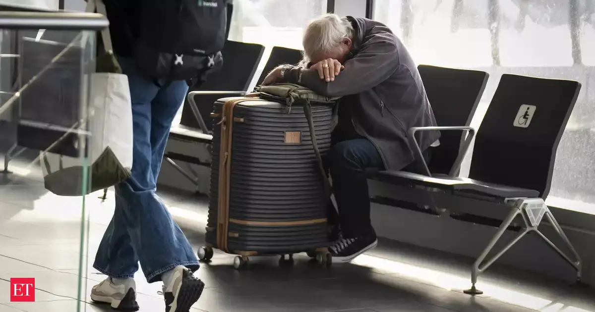 US airlines cancel 1,460 flights as travel woes increase