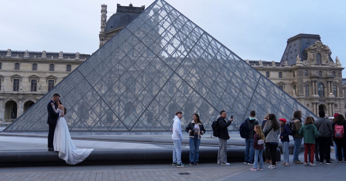 Arrest total rises to 7 in Louvre jewelry heist; key DNA match found