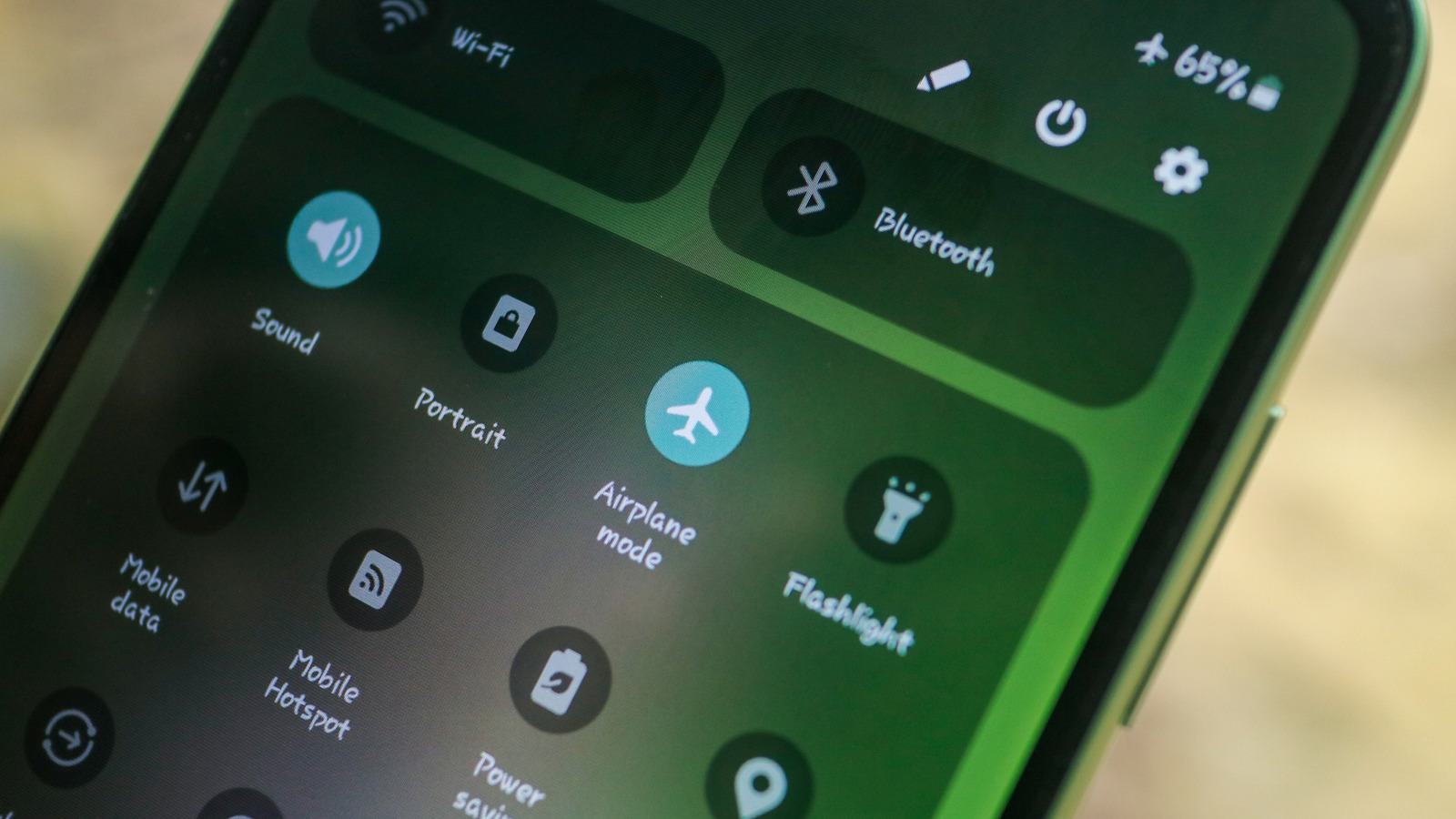 What Happens If You Don't Put Your Phone On Airplane Mode During A Flight?