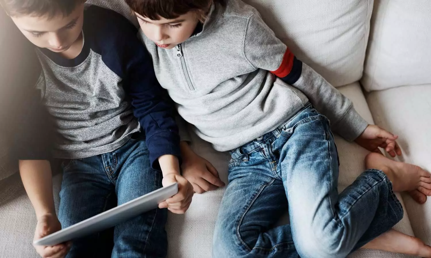 Excessive Screen Time Linked to Early Kidney Damage in Teens, suggests research