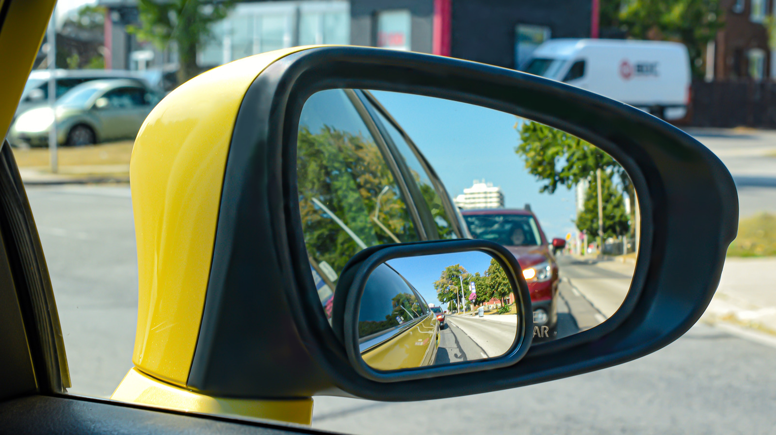 Blind Spot Mirrors: How Do They Work And Are There Any Drawbacks?