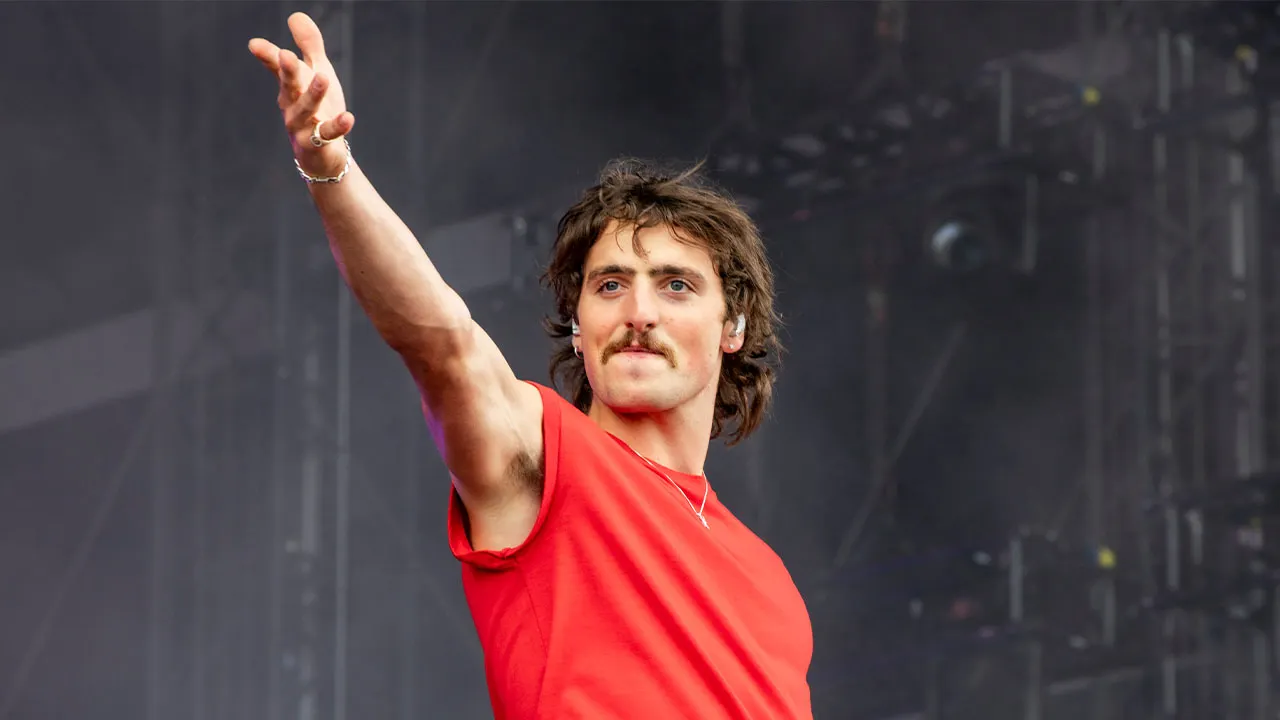 Benson Boone jokes about Grammy snub for his 'Mystical Magical' song