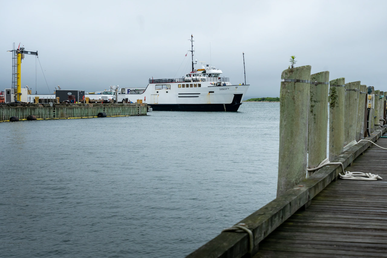 Nantucket ferry out of service after crack found