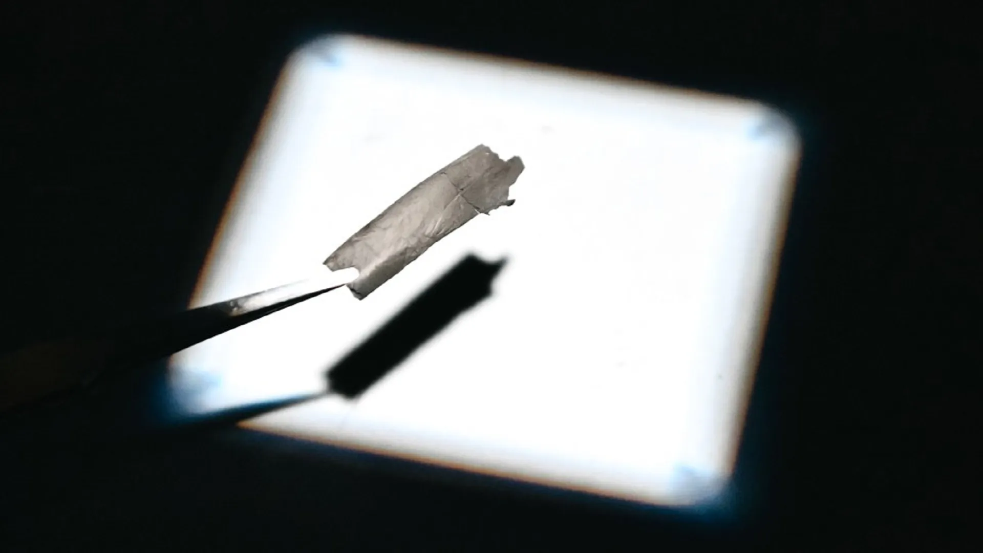 powered nanofiber filter captures carbon from vents