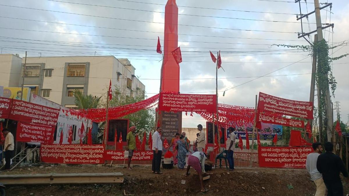 Rythu Coolie Sangham of A.P. to hold public meet in Srikakulam on October 31