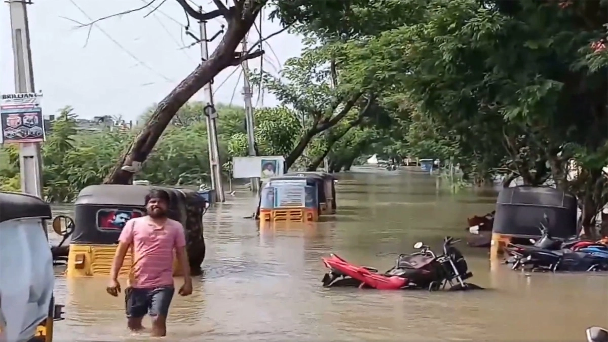 Cyclone Montha Aftermath: Heavy Rains Trigger Flooding in Warangal, Food Supplied by Drones to Stranded Residents