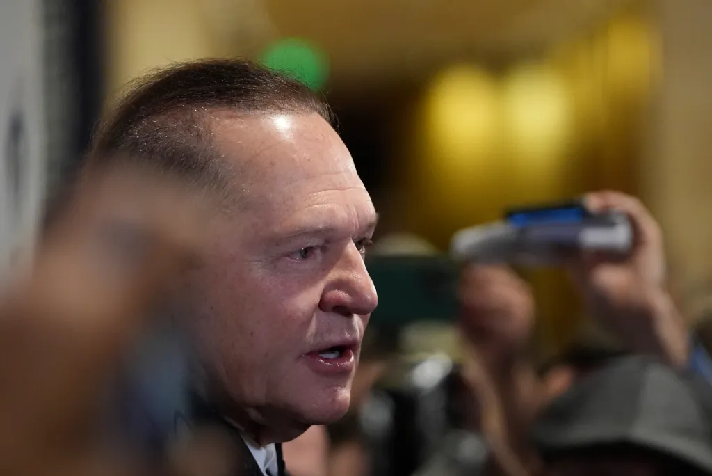 Scott Boras delivers pun-filled press conference while speaking on Pete Alonso