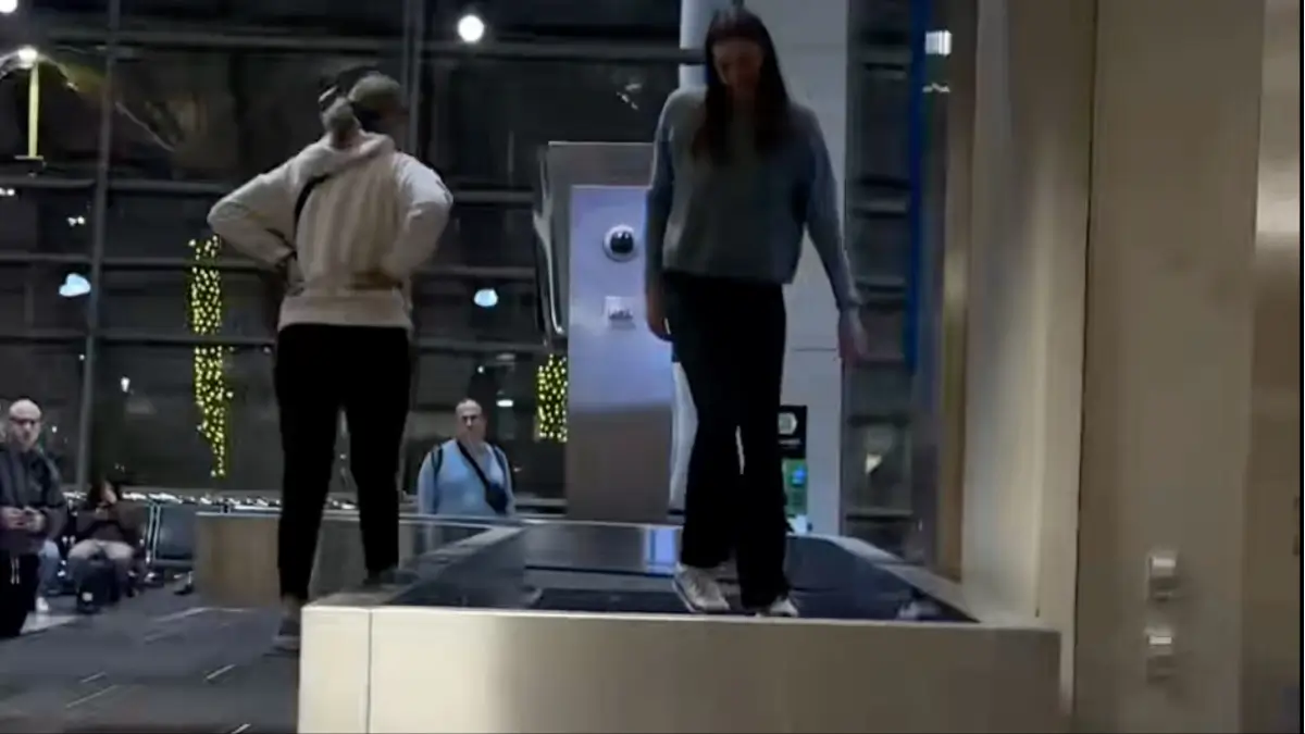Viral Video Shows 2 Women Clearing Blocked Baggage Claim Carousel Amid Airport Chaos As Government Shutdown Lingers on