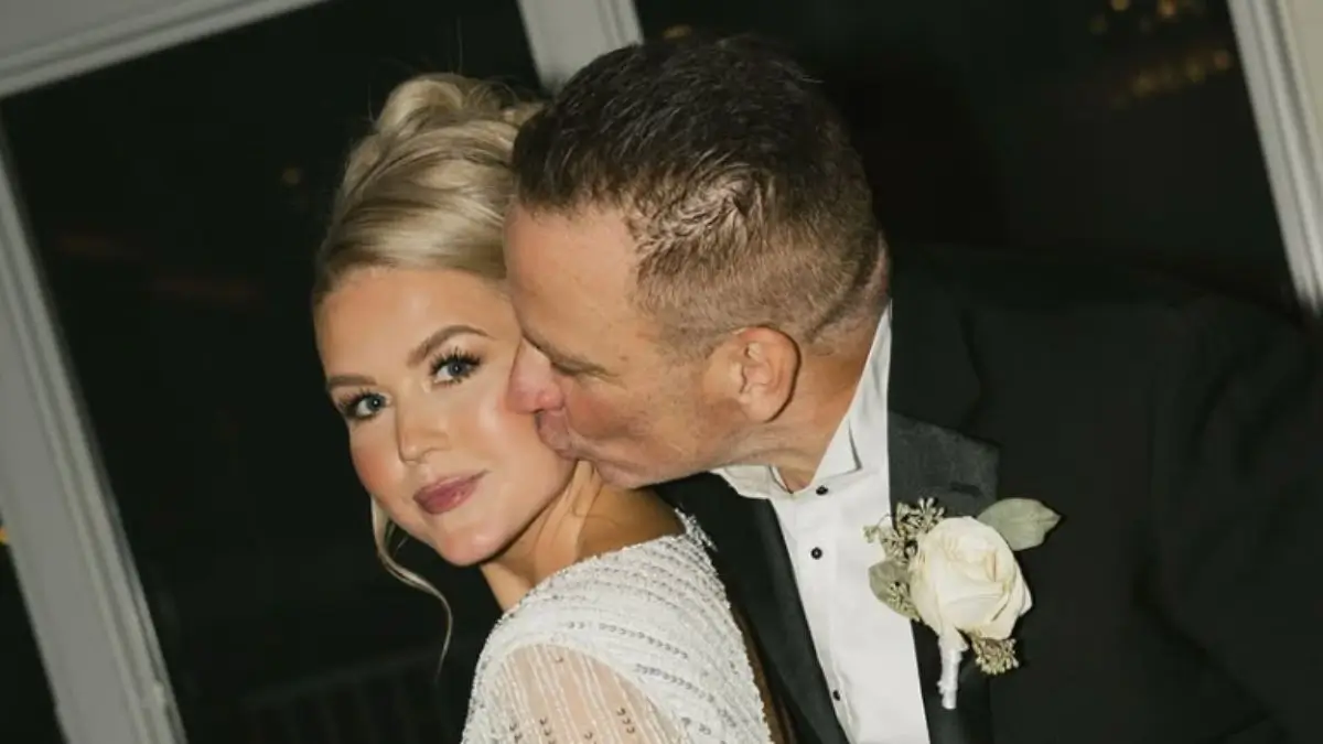 Karoline Leavitt Accused of Going Too Far After Fans Zoom In on Family Photo They Say Reveals She’s Ashamed of Her Husband