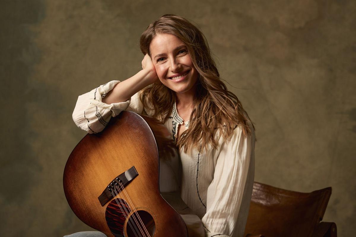 Caroline Jones Plots Deeply Personal New Album, 'Good Omen'