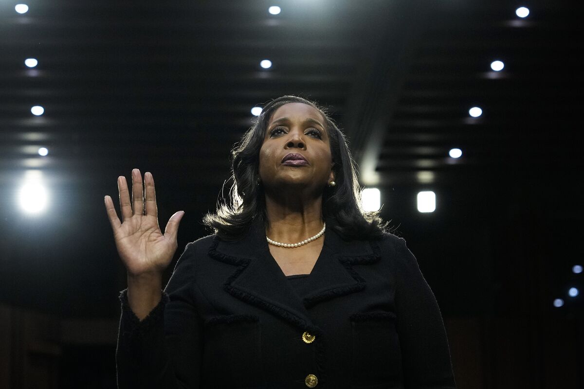 Supreme Court Schedules Arguments on Fed’s Lisa Cook for Jan. 21