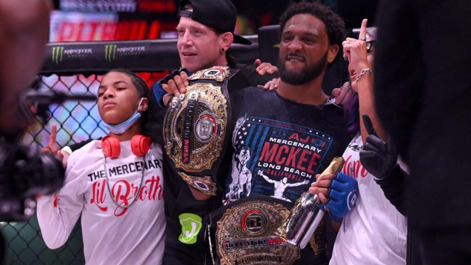 Ex-featherweight champion who said he would destroy Alexander Volkanovski in UFC re-signs with PFL