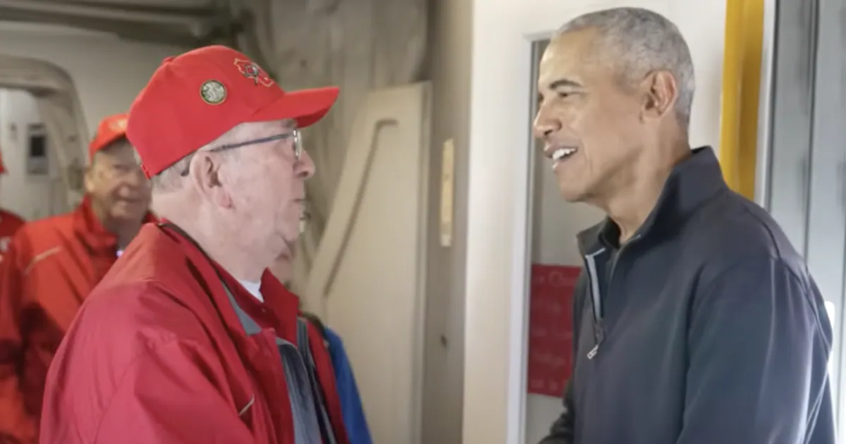 Barack Obama Stuns Veterans With Surprise Visit on Flight