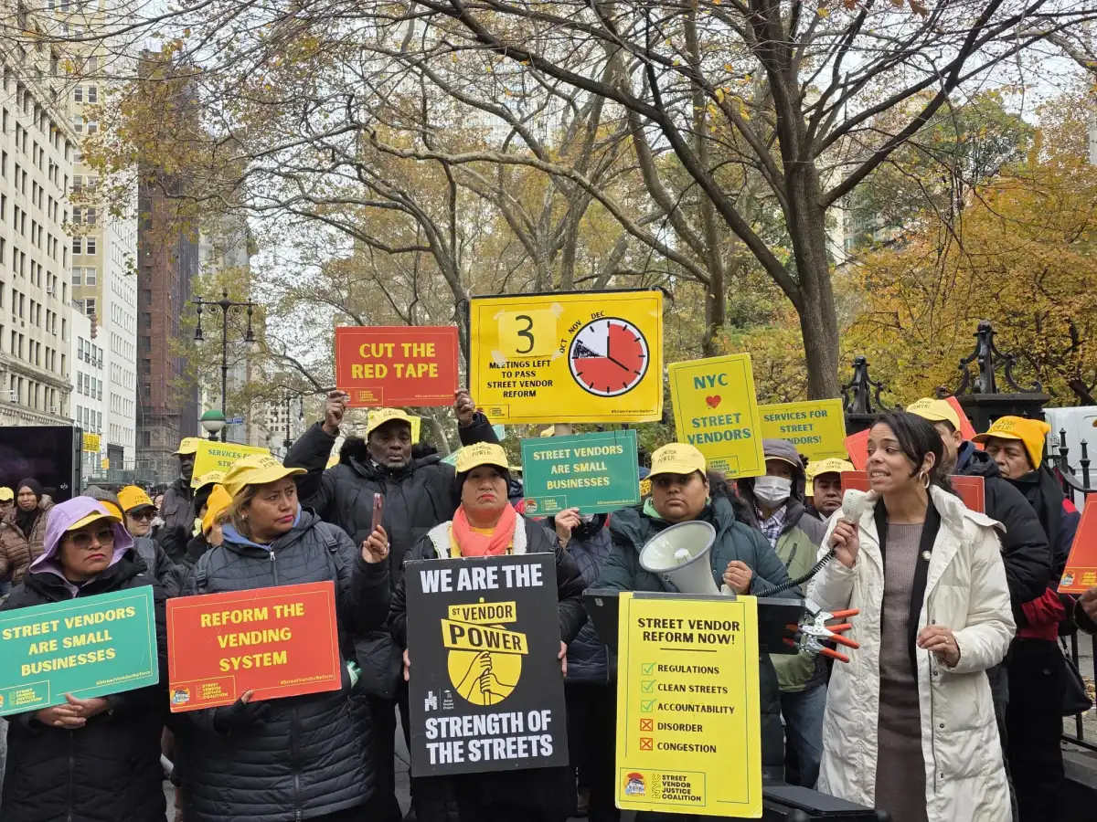 Street vendors rally at City Hall to call for increase in number of city licenses