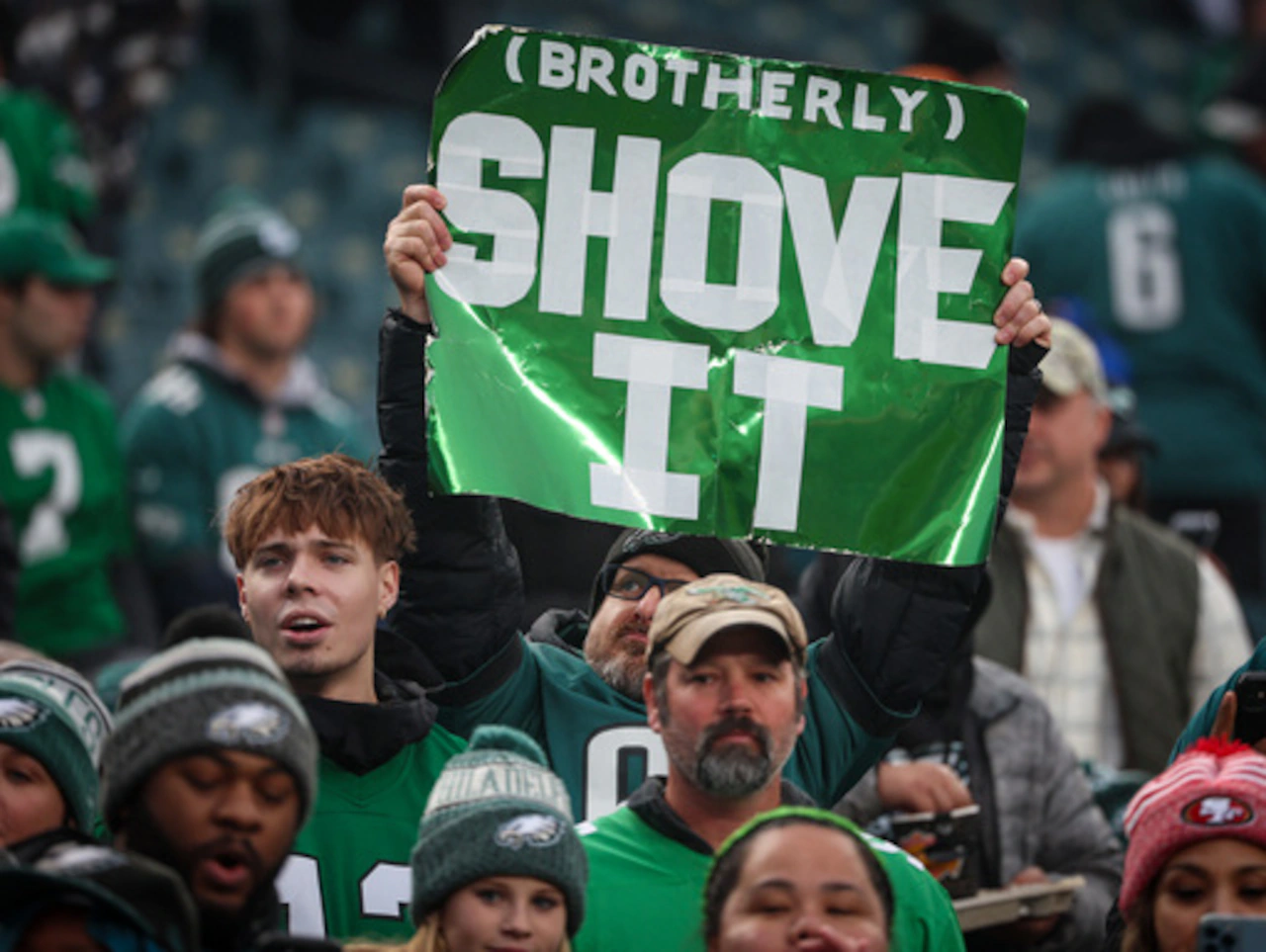 Dan Campbell explains why he loves playing in atmospheres like the Eagles’