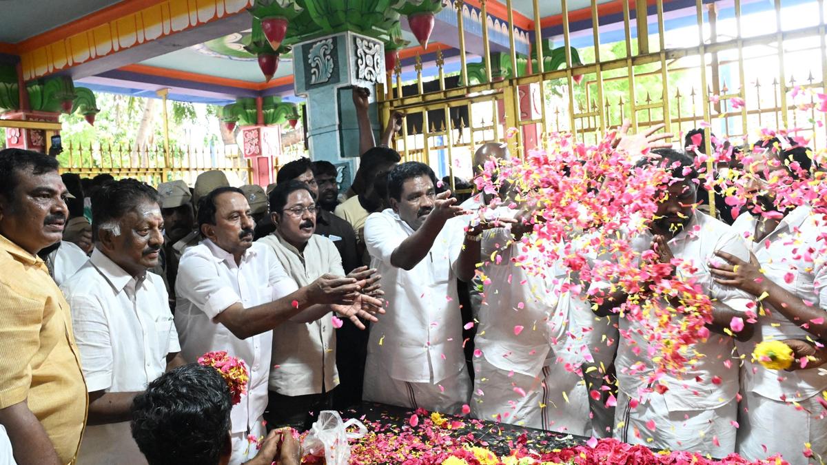 Sengottaiyan meets expelled AIADMK leaders Panneerselvam, Dhinakaran, Sasikala