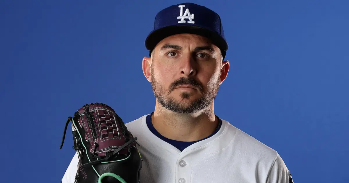 Dodgers Fans Donate $30K to Hospital After Alex Vesia's Baby's Death