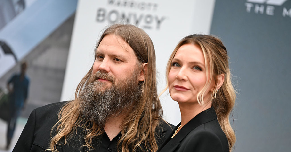 Chris Stapleton Enlists Hollywood Star for Latest Project as Vintage Video Goes Viral