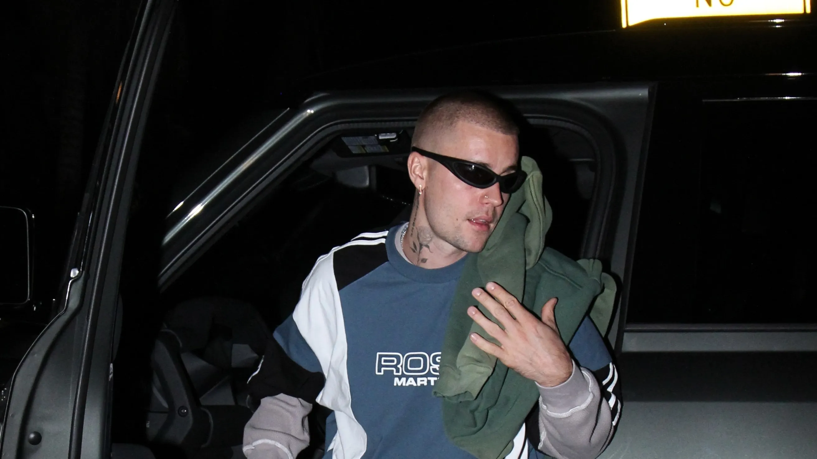 Justin Bieber Has a New Pair of Pink Sneakers