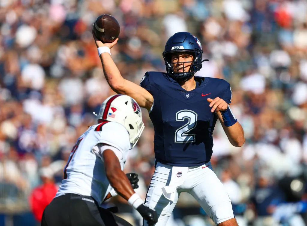 UConn quarterback named Davey O'Brien Award semifinalist