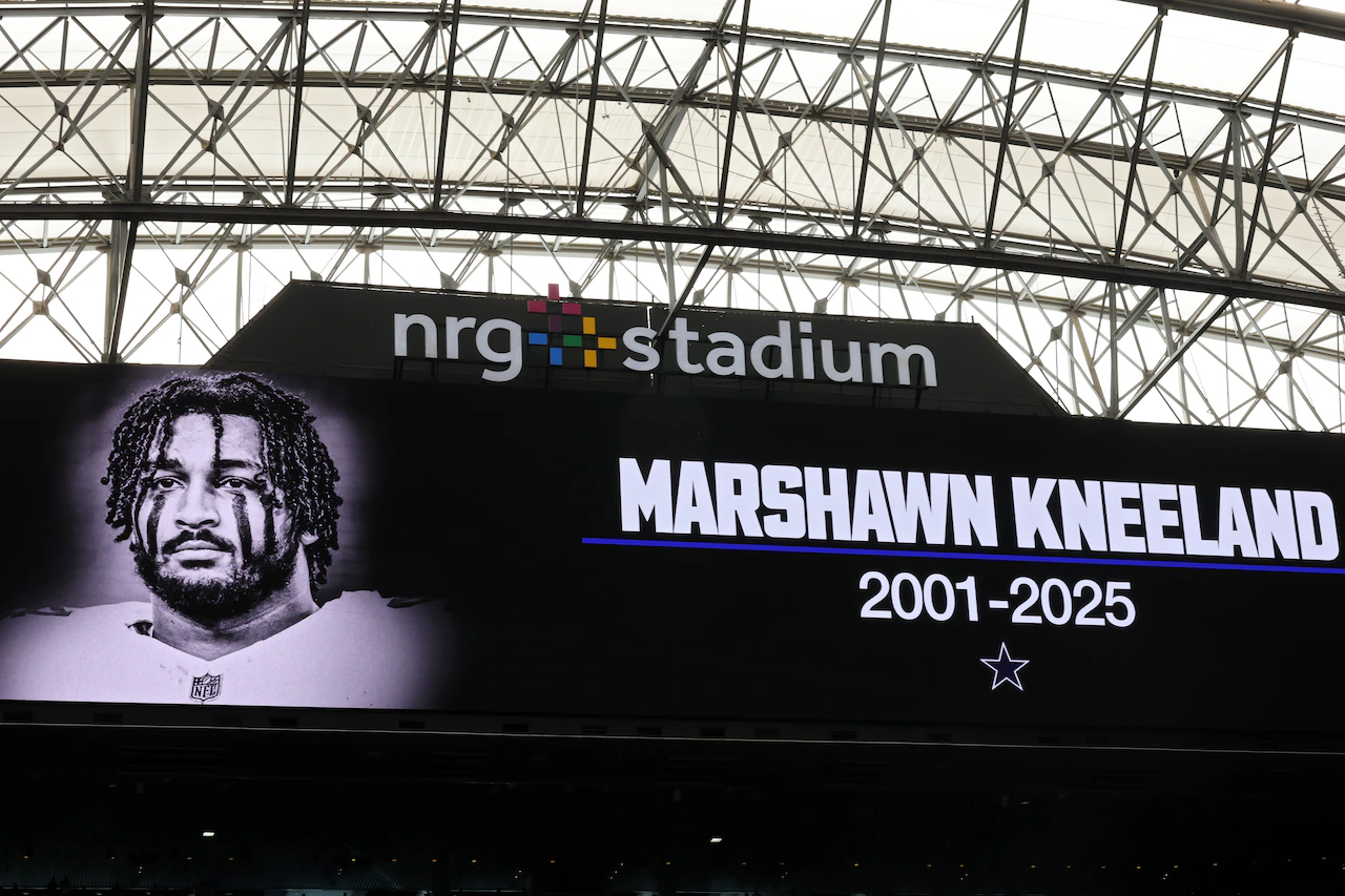 Cowboys to honor late defensive end after death