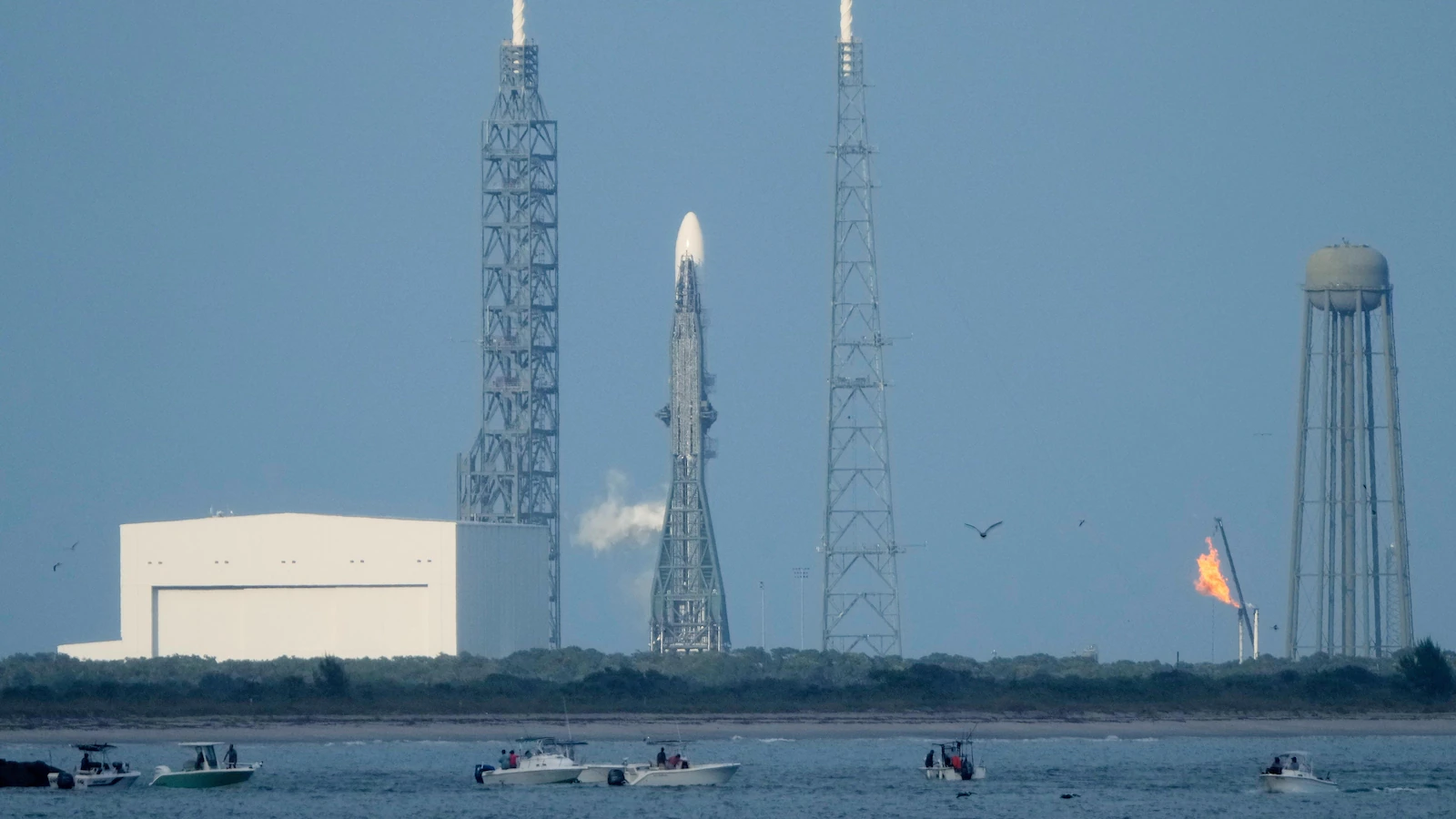 Solar storms delay launch of Blue Origin's big new rocket with Mars orbiters for NASA